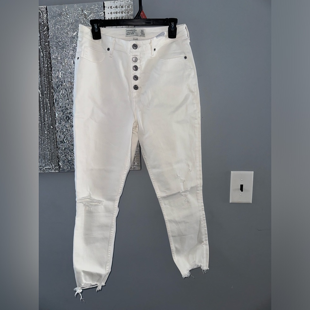 Abercrombie & Fitch ANKLE JEAN
HIGH RISE